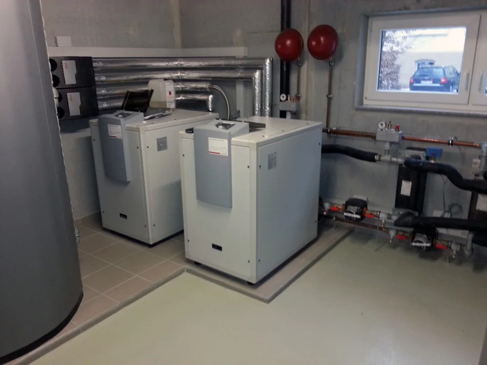 Installierte Wärmepumpe mit Pufferspeicher